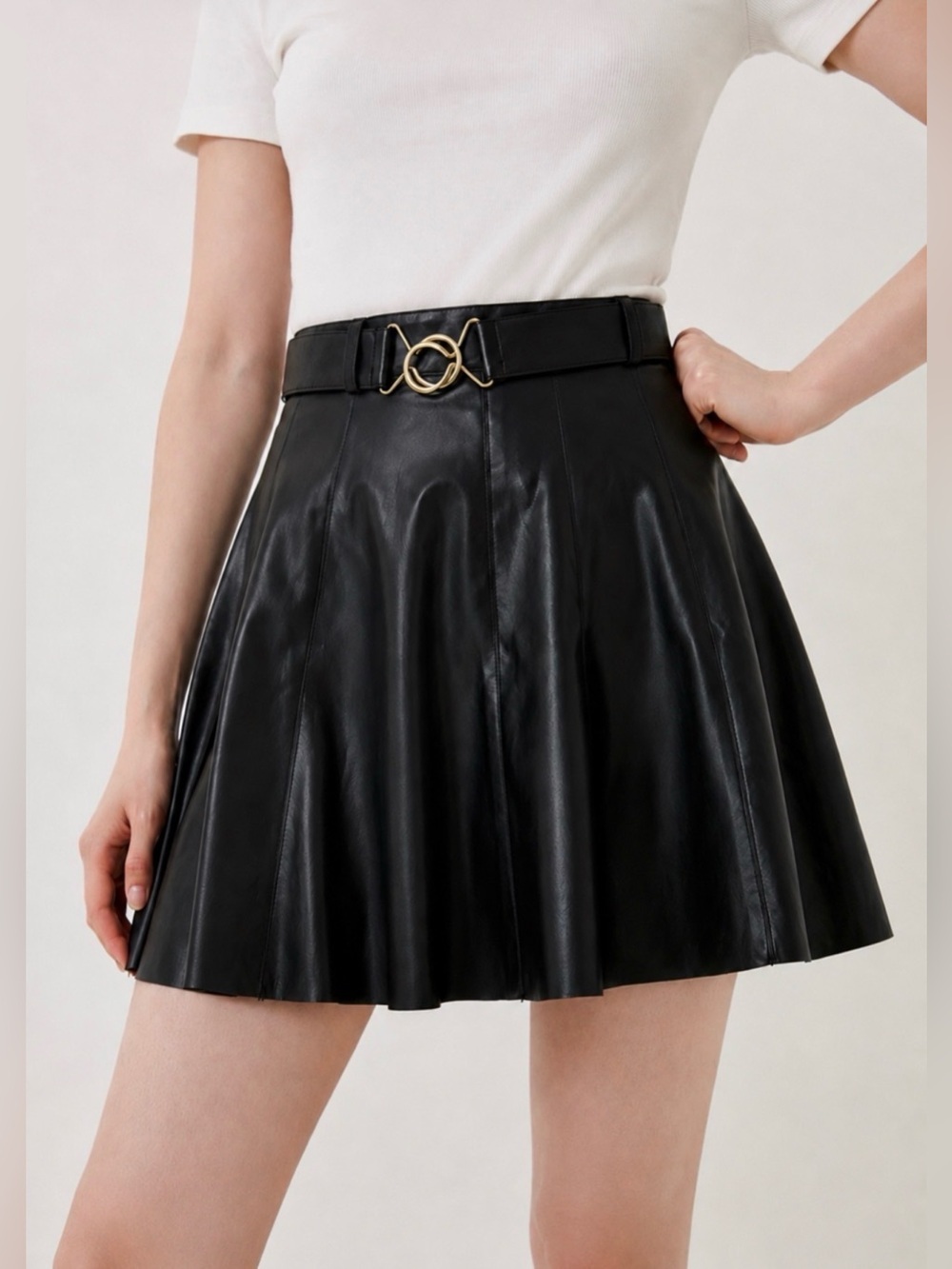 NWT House of Harlow Black Faux Leather Pleated A-Line Mini Skirt Belted Size L